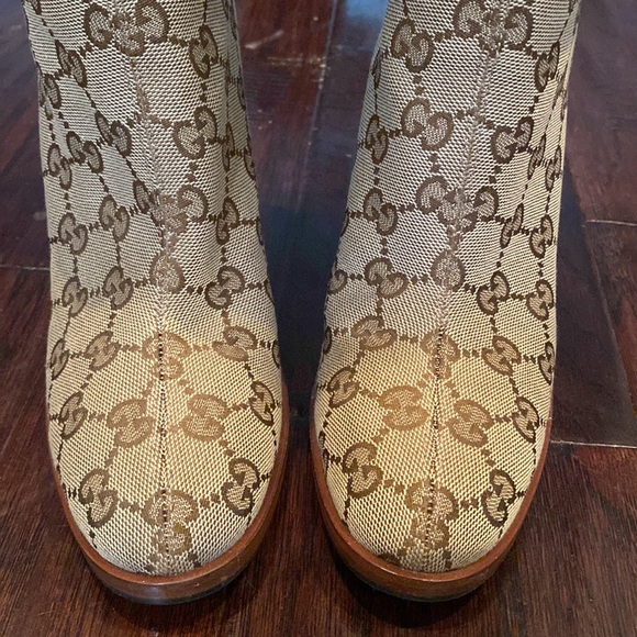 Women’s Gucci Monogram boot size 35 or 5 - Picture 4 of 7